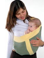 Слинг-карман, положение малыша на груди мамы. Источник http://www.pupsmarket.ru