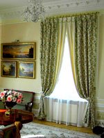 Классические шторы для гостиной. Источник http://goras.ucoz.ru