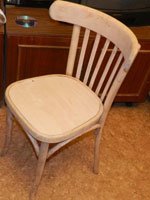 Собранный после ремонта стул уже выглядит новым и свежим
