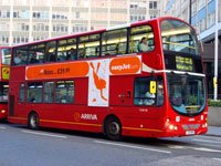 За покупками в Лондон — знаменитые лондонские автобусы. Источник http://turoboz.ru