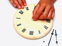 Как сделать оригинальные настенные часы своими руками. Источник http://home-secret.ru