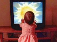 Можно ли детям смотреть телевизор? Ищем ответ на этот вопрос. Источник http://vkurse.ua