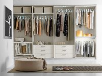 Продумать функциональность и дизайн гардеробной очень важно. Источник http://www.raumax.de
