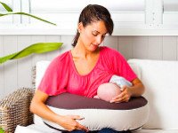 Подушка для кормления — незаменимый помощник молодой мамы. Источник http://fotki.yandex.ru