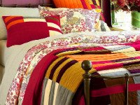 Лоскутное одеяло будет уместно и в современном интерьере. Источник http://apartmenttherapy.com