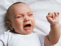 Причиной плача ребенка чаще всего становится голод, колики или мокрый подгузник. Источник http://www.medmoon.ru