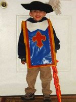 Костюм мушкетера — неплохая идея новогоднего костюма для мальчика. Источник http://tqn.com