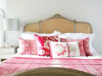Декоративные подушки найдут свое место в спальне наряду с обычными. Источник http://www.digsdigs.com