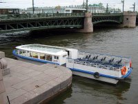 Речной трамвайчик прокатит по рекам и каналам Петербурга. Источник http://www.aqua-gid.ru