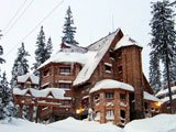 Частный отель — популярный способ размещения любителей горнолыжного отдыха. Источник http://hotel-kushavel.com