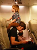 Главное при перелете с ребенком — сохранять спокойствие. Источник http://upload.rb.ru