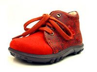 Важно правильно подобрать размер первой детской обуви. Источник http://footwear.ua