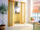 Складные двери-гармошки могут оказаться весьма удобными на кухне. Источник http://www.rmnt.ru