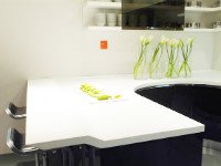 Стильная и практичная столешница для кухни удачно дополнит интерьер. Источник http://olx.ru