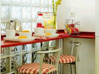 Для пары барных стульев можно найти место практически в любой кухне. Источник http://fotki.yandex.ru