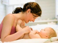 Как успокоить ребенка, если у него колики. Источник http://www.play-baby.ru