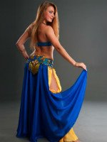 Новогодние костюмы для девушек в восточном стиле подчеркнут достоинства фигуры. Источник http://olx.ru