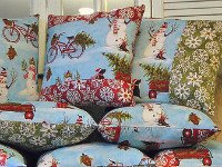 Наденьте на подушки соответствующие чехлы и Вы получите еще несколько новогодних украшений для дома! Источник http://best-hands.ru