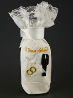 Оформление бутылки шампанского с помощью чехла. Источник http://www.mrdom.ru