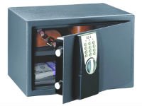 Мебельный сейф необходимо установить так, чтобы грабитель не смог его вынести. Источник http://www.metstil.ru