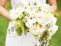 Белые цветы для свадебного букета являются «классикой жанра». Источник http://mm.bing.net
