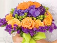 Букет «Бидермейер» — наиболее распространенный вариант оформления цветов на свадьбу. Источник http://mm.bing.net