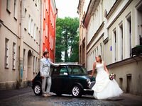 Прокат автомобилей на свадьбу — хорошее решение для организации свадебной фотосессии. Источник http://bantikov.ru