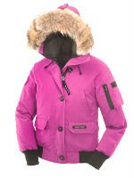 Женская куртка-бомбер Canada Goose обойдется примерно в $750. Источник http://canada-goose.ru