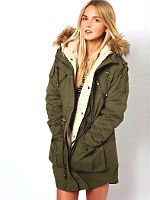 Традиционный цвет для куртки-парки — хаки. Источник http://womanadvice.ru